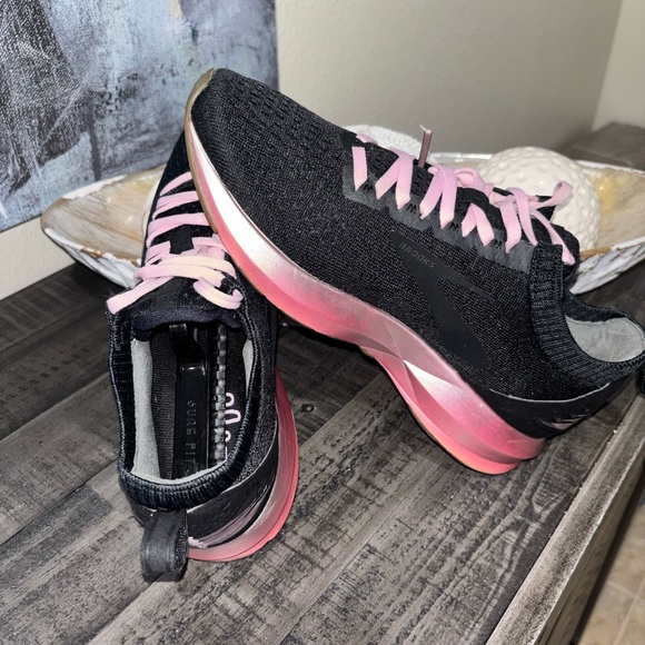Brooks Levitate 2 running Black/Pink SZ 7.5 - Picture 2 of 12